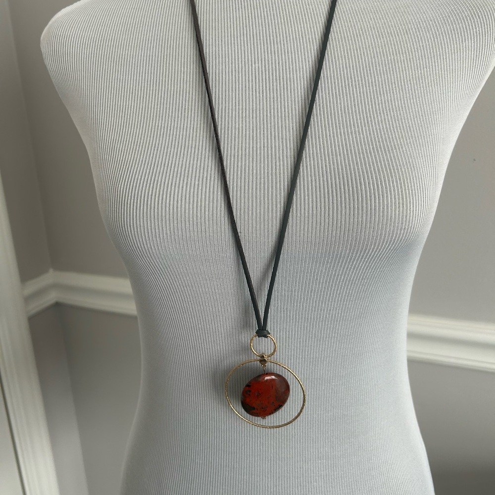 Elegant Gold and Red Pendant Necklace